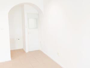 Pronájem obchodního prostoru, Tišnov, nám. Komenského, 21 m2