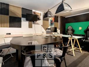 Prodej obchodního prostoru, Praha - Smíchov, Zborovská, 186 m2