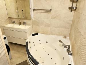 Prodej bytu 3+1, Praha - Holešovice, Ortenovo náměstí, 90 m2