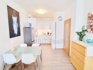 Pronájem bytu 2+kk, Praha - Hlubočepy, Voskovcova, 42 m2