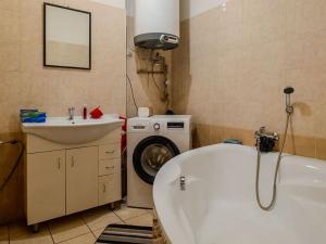 Prodej činžovního domu, Sadská, Husova, 306 m2