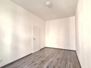 Pronájem bytu 2+kk, Praha - Holešovice, Na Maninách, 46 m2