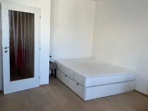 Pronájem bytu 1+kk, Praha - Vysočany, Pod Harfou, 33 m2