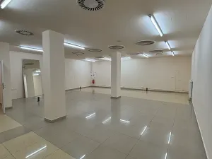 Prodej obchodního prostoru, Karlovy Vary, Divadelní náměstí, 100 m2