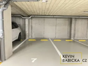 Pronájem garáže, Brno, Kumpoštova, 13 m2