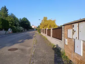 Prodej pozemku, Praha - Dolní Chabry, Pihelská, 800 m2