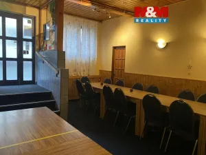 Pronájem obchodního prostoru, Opočno, Charouzova, 200 m2