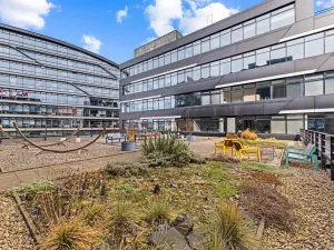 Pronájem kanceláře, Praha - Holešovice, U garáží, 158 m2