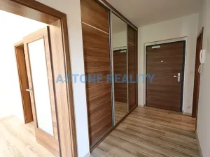 Pronájem bytu 2+kk, Praha - Vysočany, Sousedíkova, 60 m2