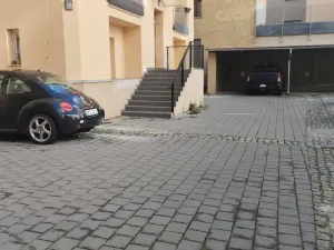 Pronájem garážového stání, Olomouc, 15 m2