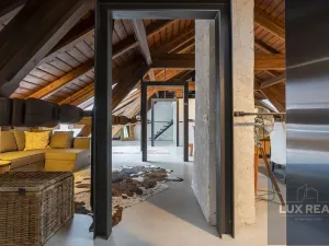 Prodej atypického bytu, Mikulov, Komenského, 164 m2