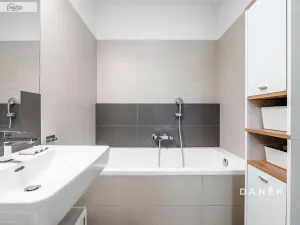 Prodej bytu 3+kk, Oslavany, náměstí 13. prosince, 76 m2