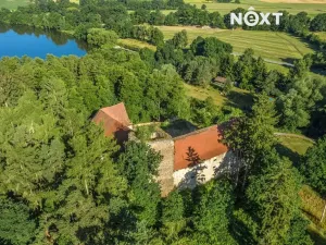 Prodej komerční nemovitosti, Buzice, 1800 m2