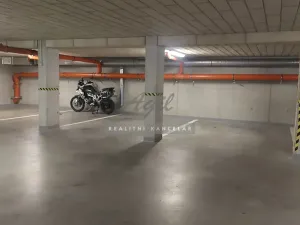 Pronájem garážového stání, Slavkov u Brna, 15 m2