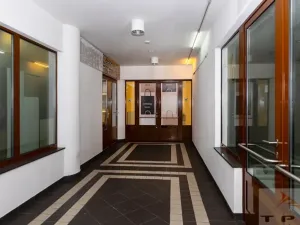 Pronájem obchodního prostoru, Karlovy Vary, Divadelní náměstí, 100 m2