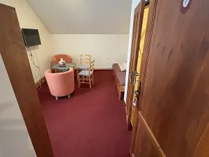 Pronájem restaurace, Horní Maršov, Třída Josefa II., 320 m2