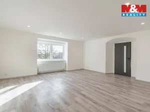 Prodej bytu 4+kk, Klobuky, Náměstí 9. května, 96 m2