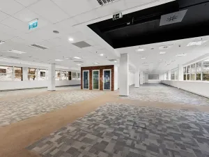 Pronájem kanceláře, Praha - Smíchov, Radlická, 790 m2