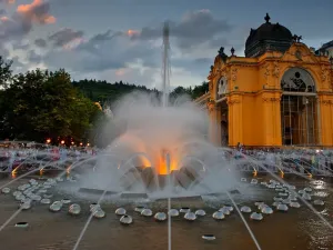 Pronájem obchodního prostoru, Mariánské Lázně, Hlavní třída, 34 m2