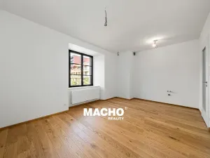 Pronájem bytu 1+kk, Praha, Bělehradská, 26 m2