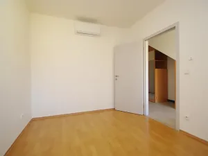 Pronájem kanceláře, Praha - Smíchov, Štefánikova, 63 m2