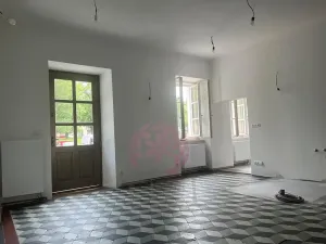 Pronájem obchodního prostoru, Kostelec nad Černými lesy, náměstí Smiřických, 70 m2