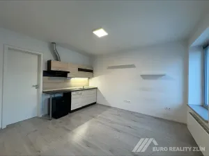 Pronájem bytu 1+kk, Zlín, Lorencova, 30 m2