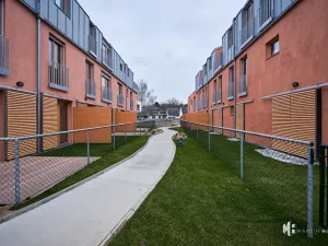 Pronájem bytu 1+kk, Praha - Dolní Měcholupy, Na návsi, 37 m2