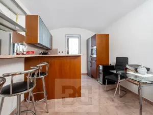 Prodej bytu 3+1, Praha - Vinohrady, Na Kozačce, 95 m2