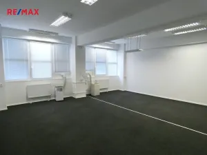 Pronájem kanceláře, Praha - Hloubětín, Nademlejnská, 77 m2