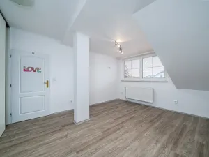 Prodej bytu 3+1, Olomouc, Chválkovická, 92 m2