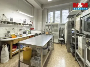 Prodej obchodního prostoru, Praha - Vršovice, Kubánské náměstí, 133 m2