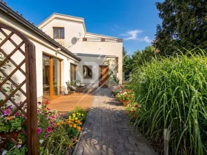 Prodej rodinného domu, Praha - Kyje, Hodějovská, 308 m2