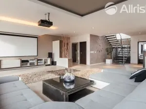 Pronájem atypického bytu, Brno, Majdalenky, 200 m2