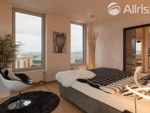 Pronájem atypického bytu, Brno, Majdalenky, 200 m2