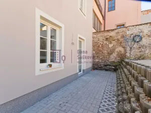 Pronájem bytu 1+kk, Jindřichův Hradec, nám. Míru, 58 m2