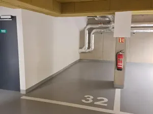 Pronájem garážového stání, Brno, Vančurova, 15 m2