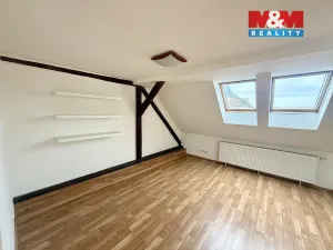 Pronájem atypického bytu, Žatec, Žižkovo náměstí, 100 m2