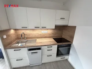 Pronájem bytu 1+kk, Kladno, Poděbradova, 33 m2