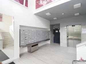 Pronájem bytu 2+kk, Praha - Vysočany, Pod Harfou, 54 m2