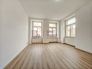 Pronájem bytu 2+1, Jindřichův Hradec, nám. Míru, 50 m2
