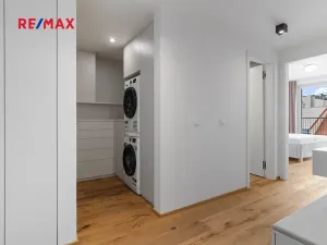 Pronájem bytu 2+kk, Praha - Karlín, Křižíkova, 79 m2