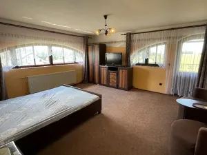 Pronájem kanceláře, Kynšperk nad Ohří, 600 m2