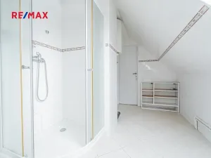 Prodej rodinného domu, Stochov, Dlážděná, 137 m2