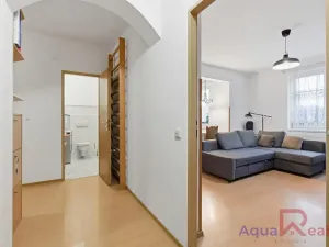 Prodej bytu 2+kk, Karlovy Vary, nám. V. Řezáče, 68 m2