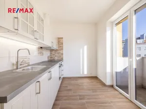 Pronájem bytu 2+1, Praha - Podolí, Podolská, 57 m2