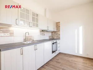 Pronájem bytu 2+1, Praha - Podolí, Podolská, 57 m2