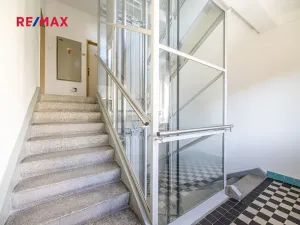 Pronájem bytu 2+1, Praha - Podolí, Podolská, 57 m2