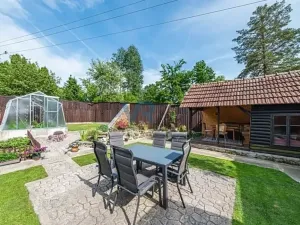 Prodej bytu 3+1, Trhové Sviny, 72 m2