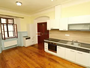 Pronájem bytu 1+1, Uhlířské Janovice, Václavské náměstí, 55 m2